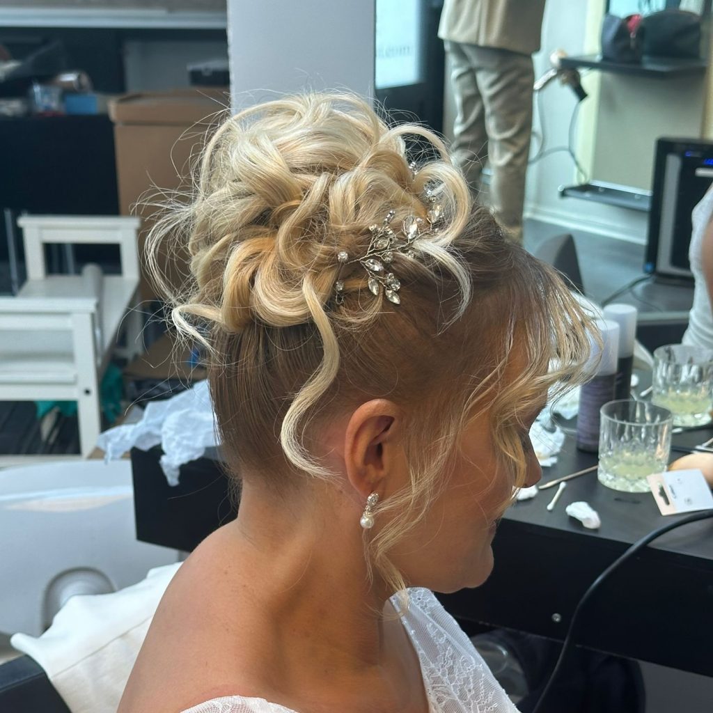 Instagram post from hairlig_by_hero. This post is in position 1.